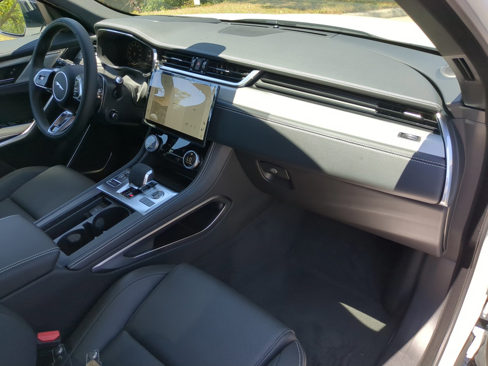 2026 Jaguar F-PACE - Photo 10