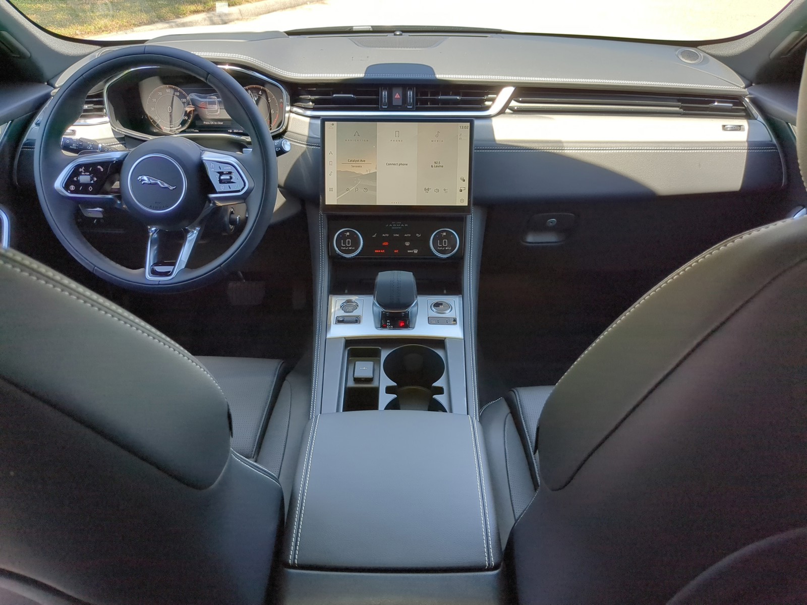 2026 Jaguar F-PACE - Photo 11