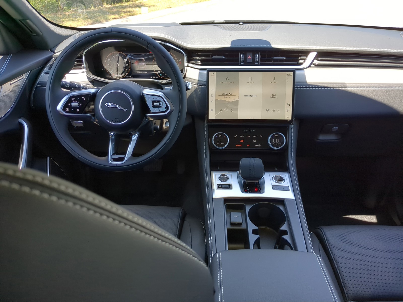 2026 Jaguar F-PACE - Photo 12