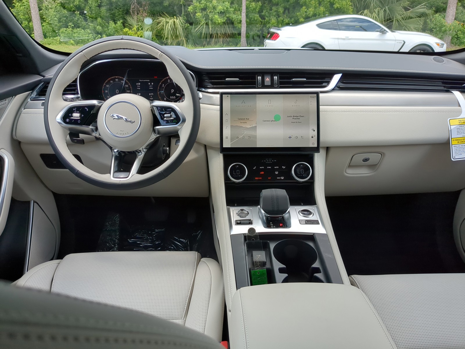 2026 Jaguar F-PACE - Photo 14