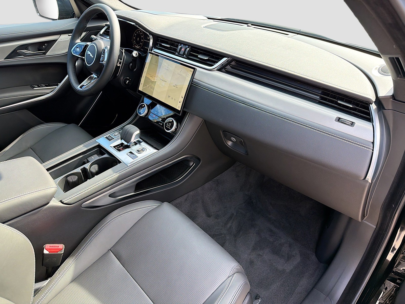 2026 Jaguar F-PACE - Photo 14