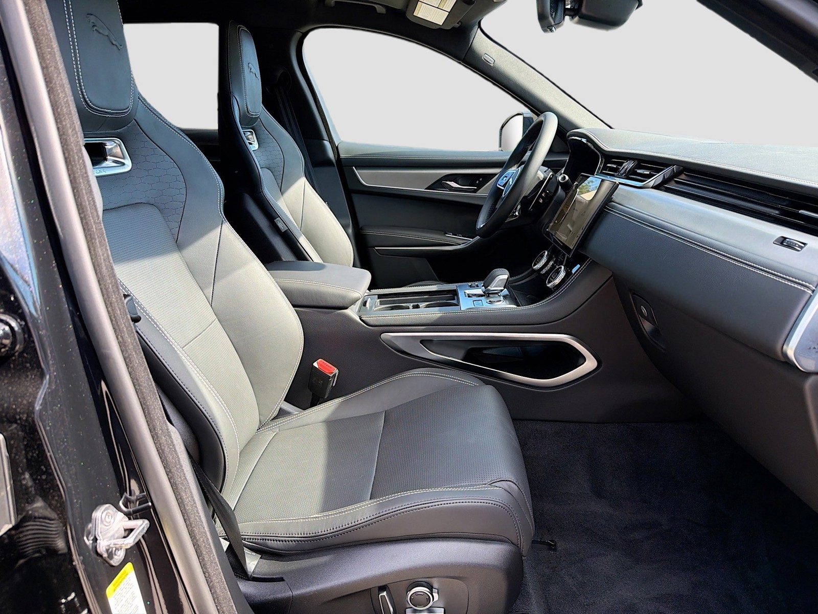 2026 Jaguar F-PACE - Photo 15
