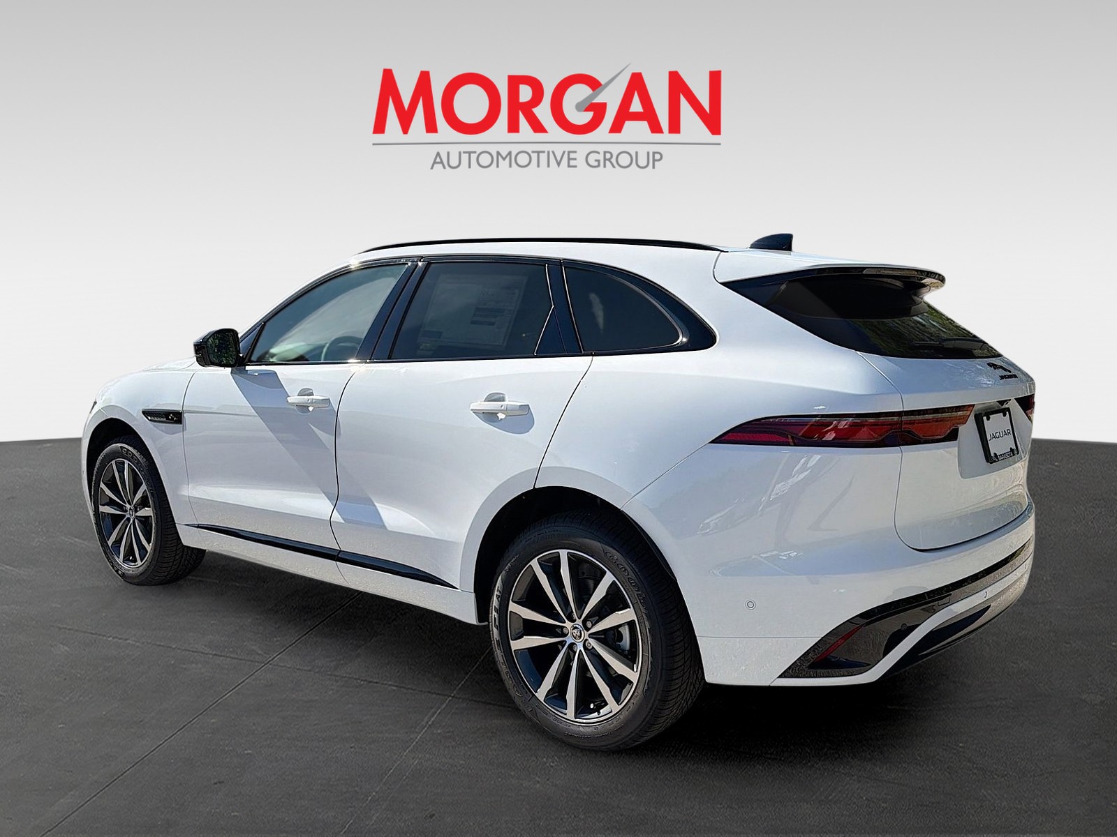 2026 Jaguar F-PACE - Photo 4