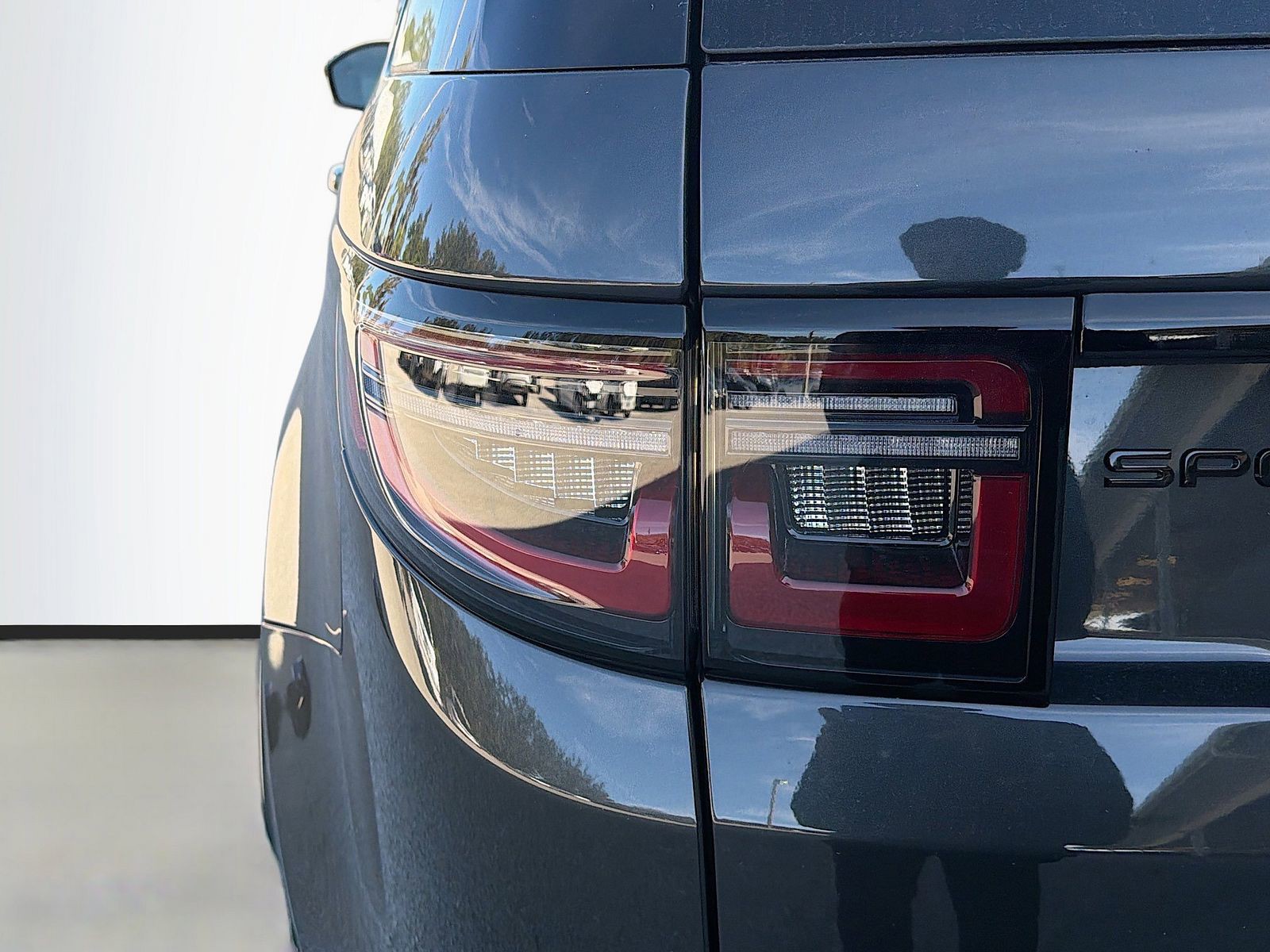 2025 Land Rover Discovery Sport - Photo 10
