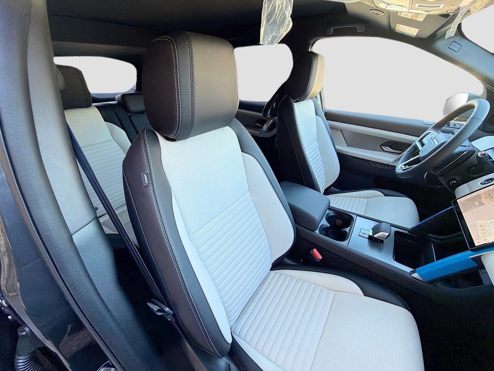 2025 Land Rover Discovery Sport - Photo 15