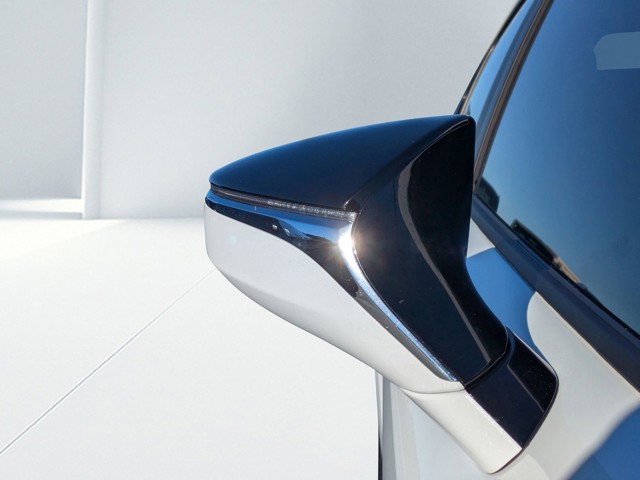2021 Lexus IS - Photo 10