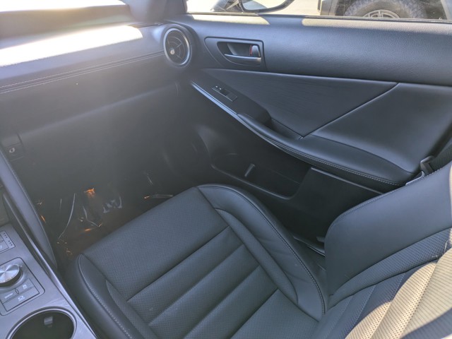 2021 Lexus IS - Photo 14