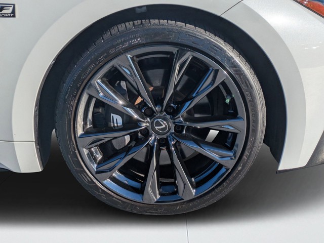 2021 Lexus IS - Photo 9