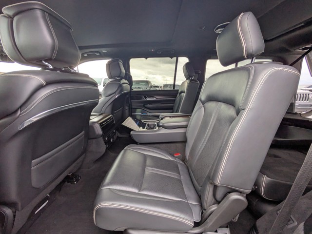 2022 Jeep Grand Wagoneer - Photo 11