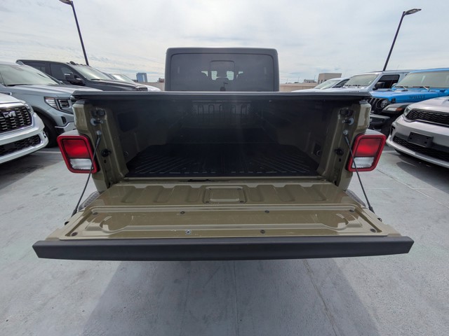 2025 Jeep Gladiator - Photo 11