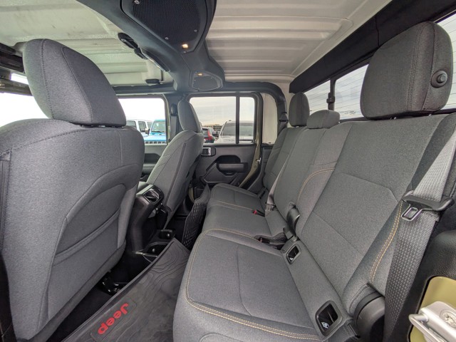 2025 Jeep Gladiator - Photo 12