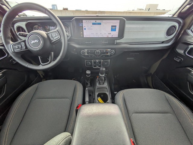 2025 Jeep Gladiator - Photo 13