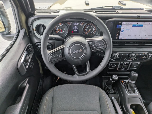 2025 Jeep Gladiator - Photo 14