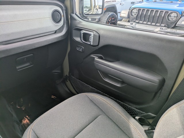2025 Jeep Gladiator - Photo 15