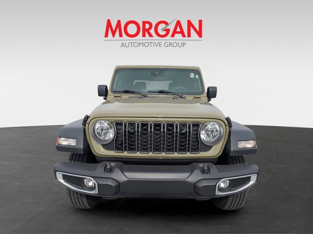 2025 Jeep Gladiator - Photo 3