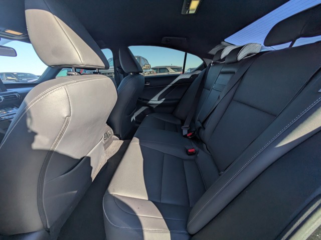 2022 Lexus IS - Photo 11