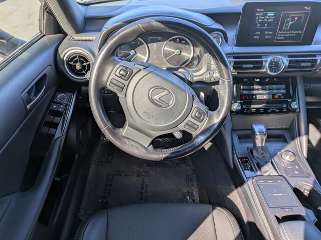 2022 Lexus IS - Photo 13