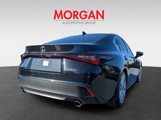 2022 Lexus IS - Photo 4