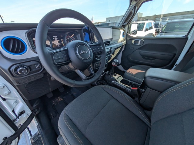 2025 Jeep Wrangler - Photo 12