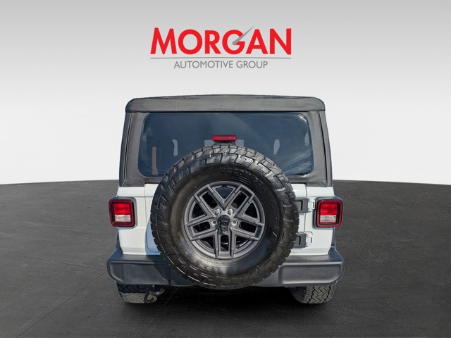 2025 Jeep Wrangler - Photo 6