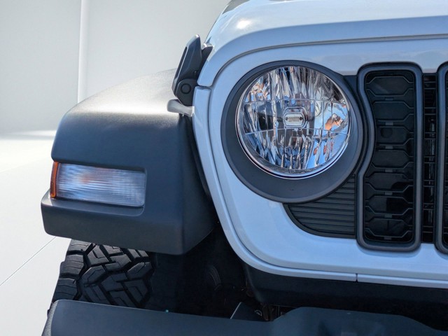 2025 Jeep Wrangler - Photo 8