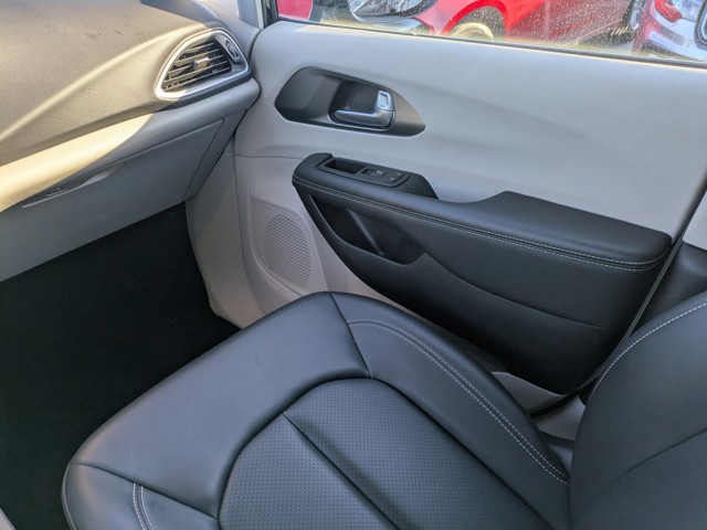 2024 Chrysler Pacifica - Photo 15