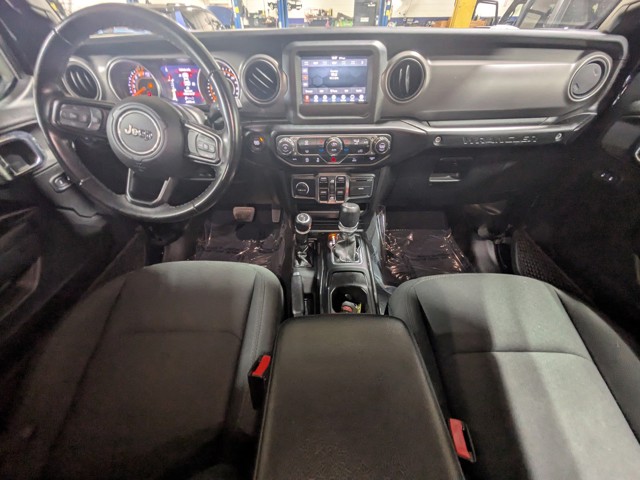 2022 Jeep Wrangler - Photo 13