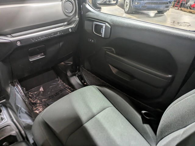 2022 Jeep Wrangler - Photo 15