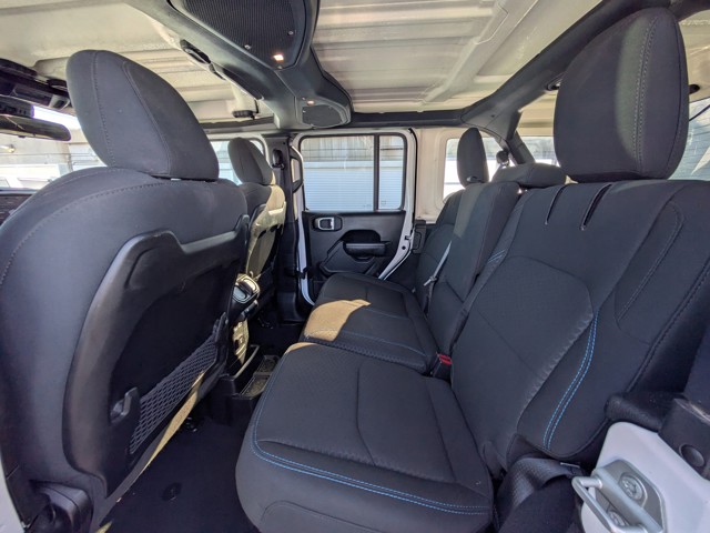 2024 Jeep Wrangler - Photo 12