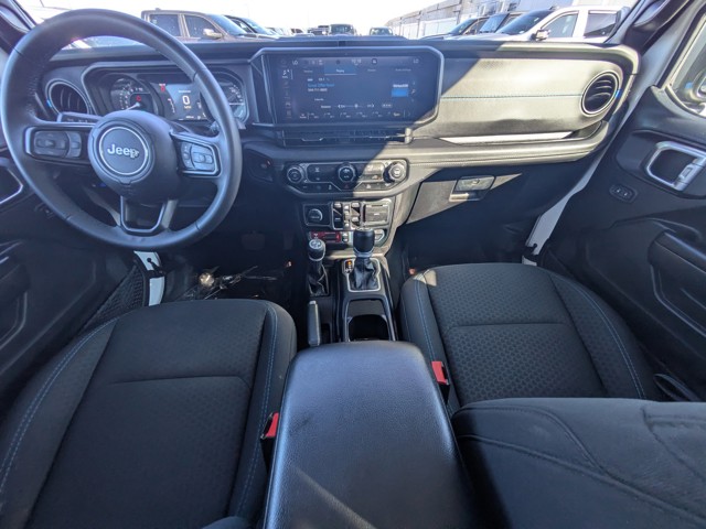 2024 Jeep Wrangler - Photo 13
