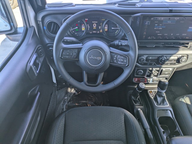 2024 Jeep Wrangler - Photo 14