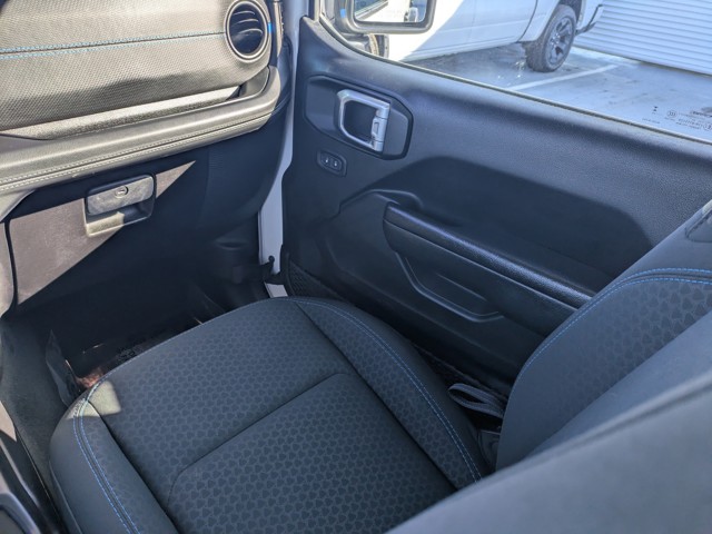 2024 Jeep Wrangler - Photo 15