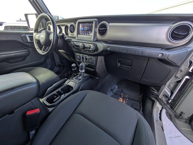 2021 Jeep Wrangler - Photo 11