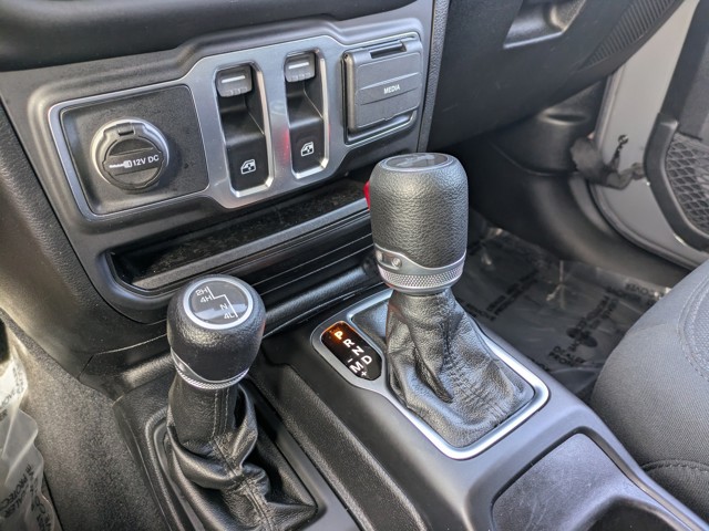 2021 Jeep Wrangler - Photo 14
