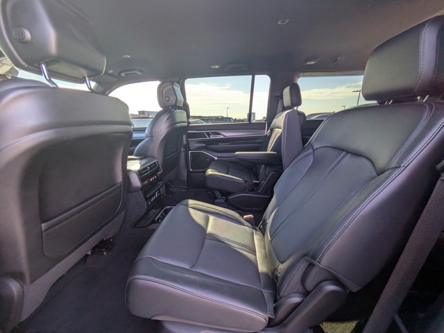 2025 Jeep Wagoneer L - Photo 12