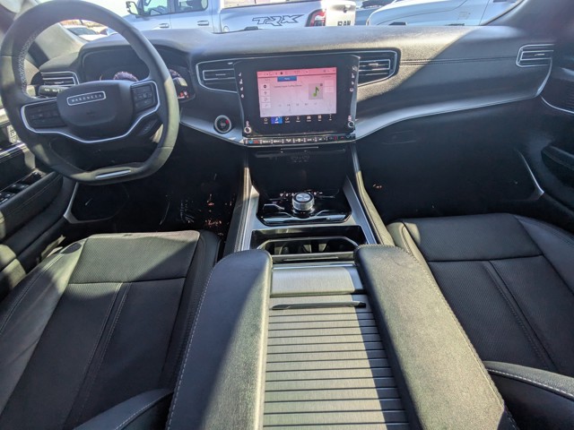 2025 Jeep Wagoneer L - Photo 13