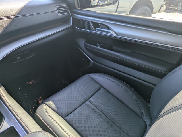 2025 Jeep Wagoneer L - Photo 15