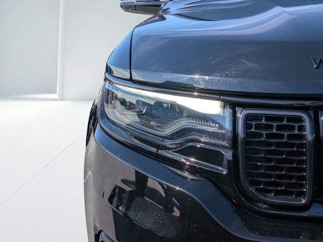2025 Jeep Wagoneer L - Photo 8