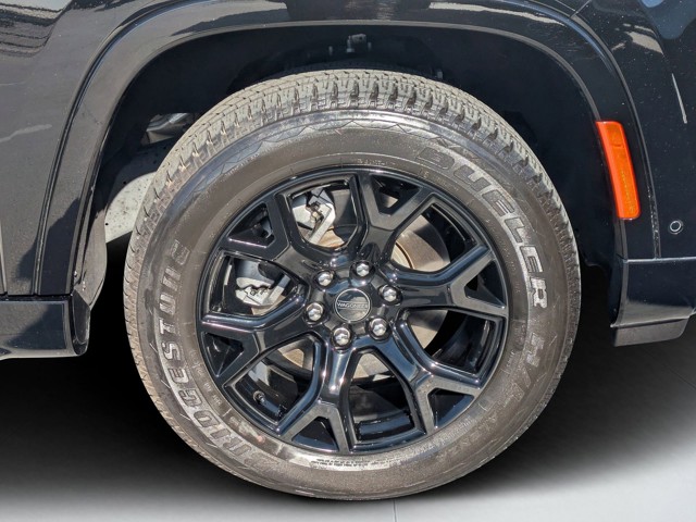 2025 Jeep Wagoneer L - Photo 9