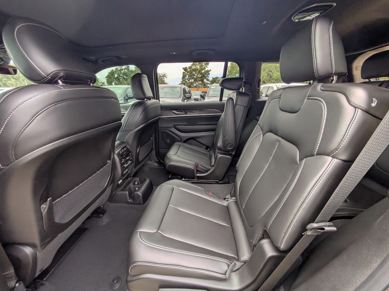 2025 Jeep Grand Cherokee L - Photo 12