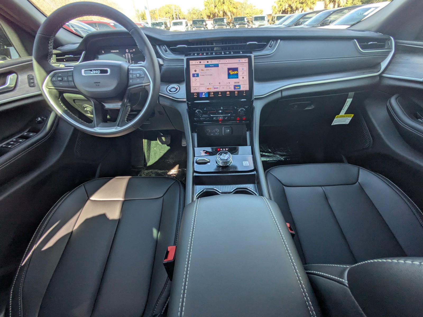 2025 Jeep Grand Cherokee - Photo 13