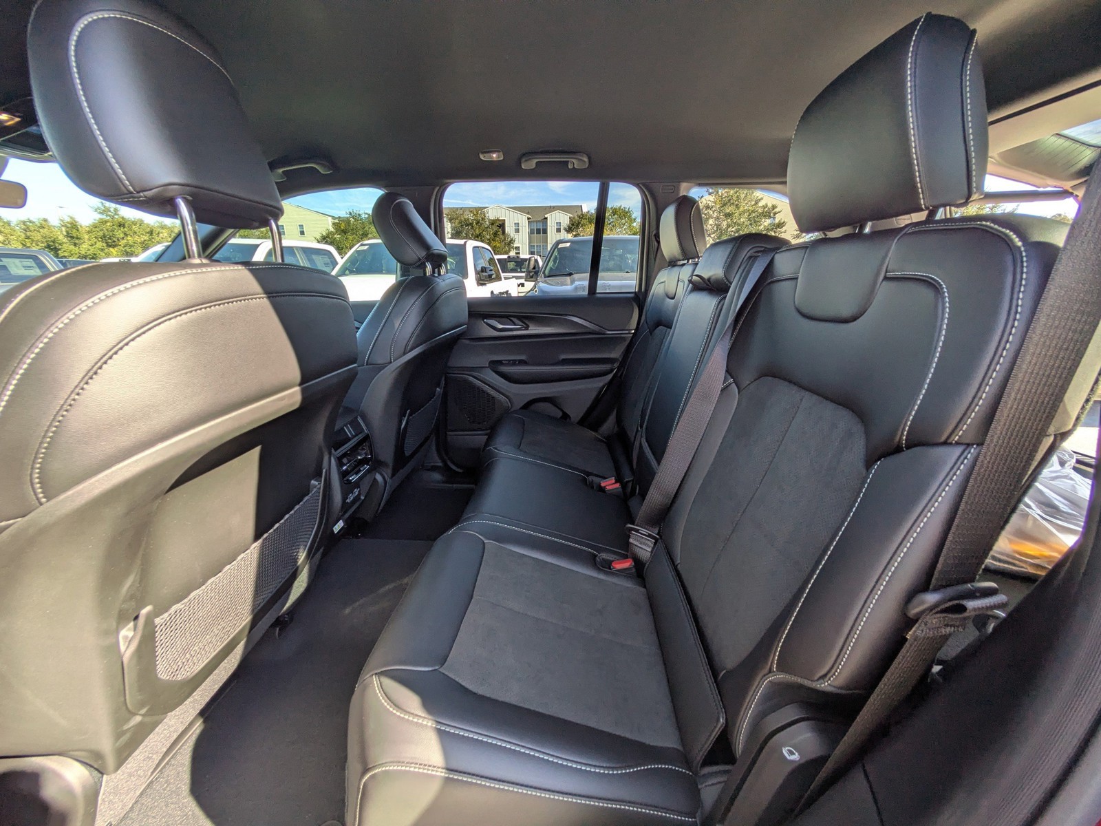 2025 Jeep Grand Cherokee - Photo 12