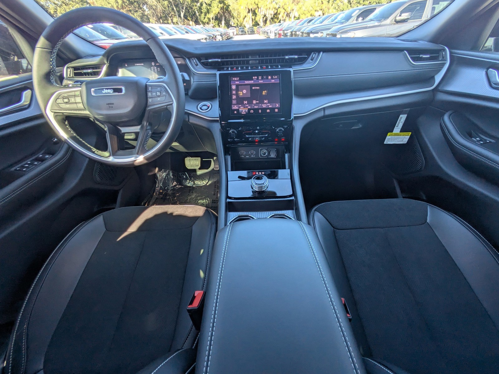 2025 Jeep Grand Cherokee - Photo 13