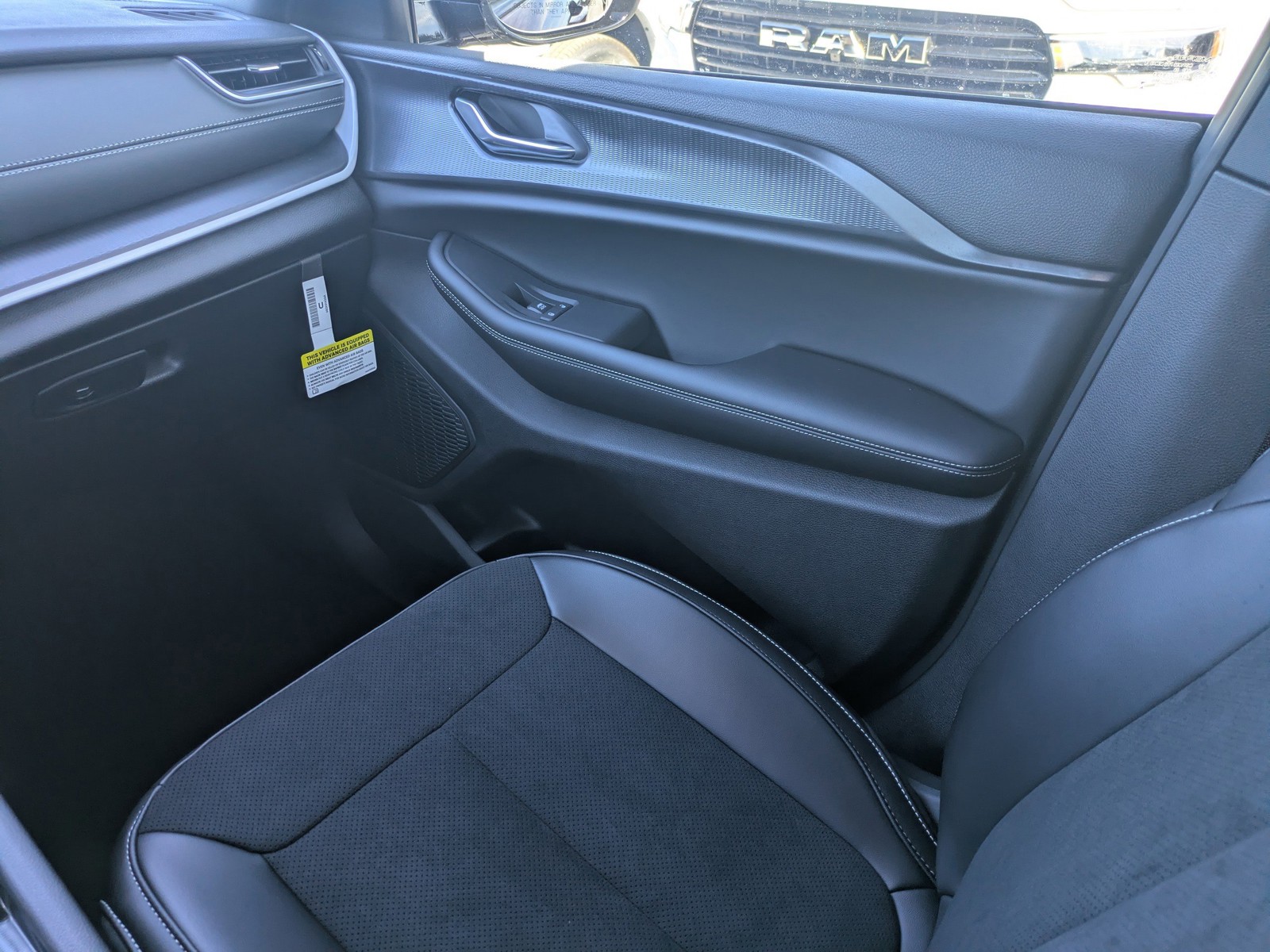 2025 Jeep Grand Cherokee - Photo 15