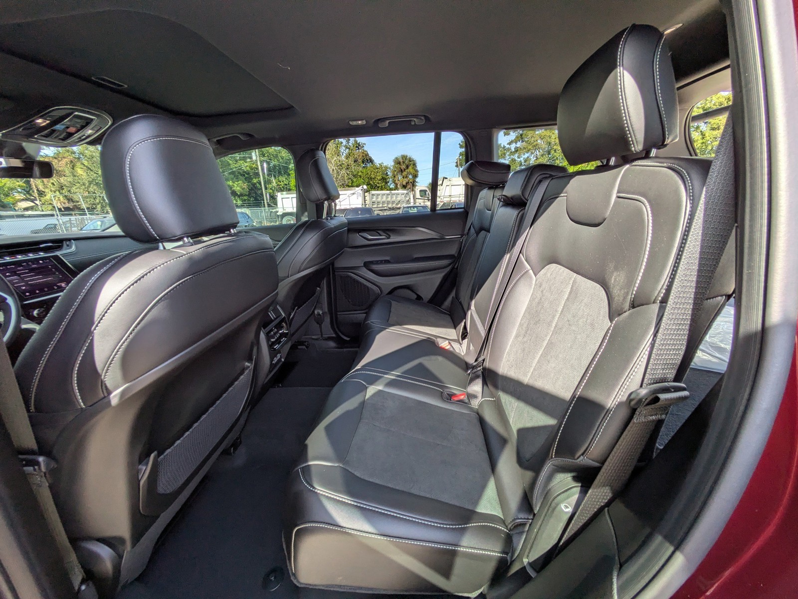 2025 Jeep Grand Cherokee - Photo 12