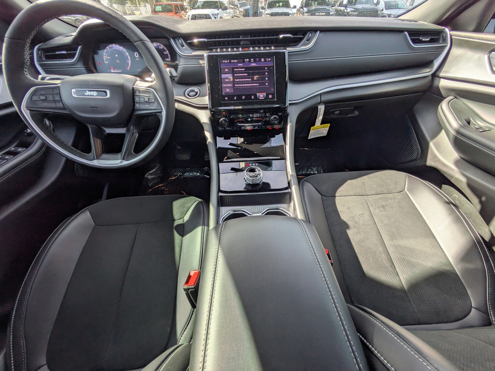 2025 Jeep Grand Cherokee - Photo 13