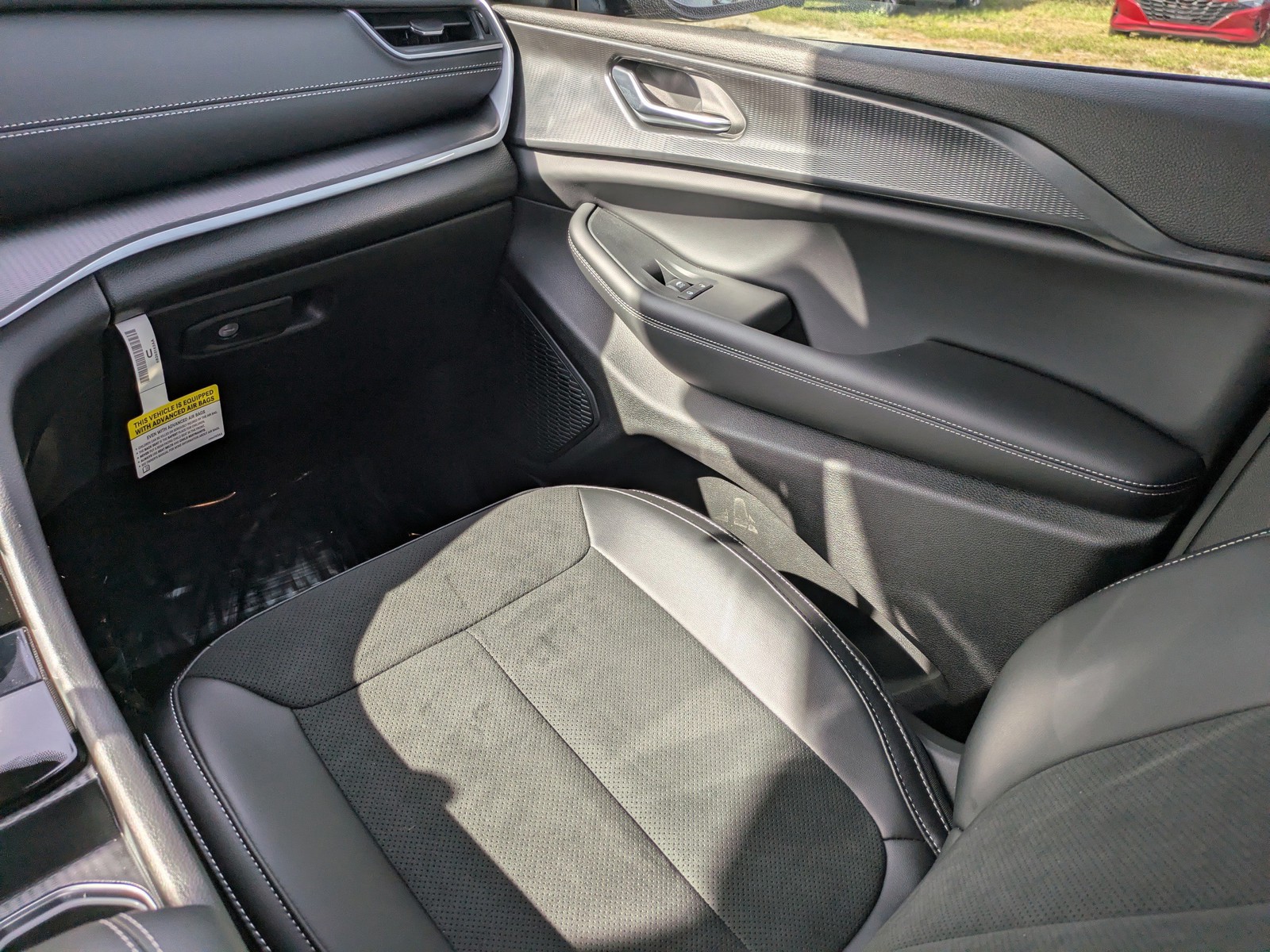 2025 Jeep Grand Cherokee - Photo 15