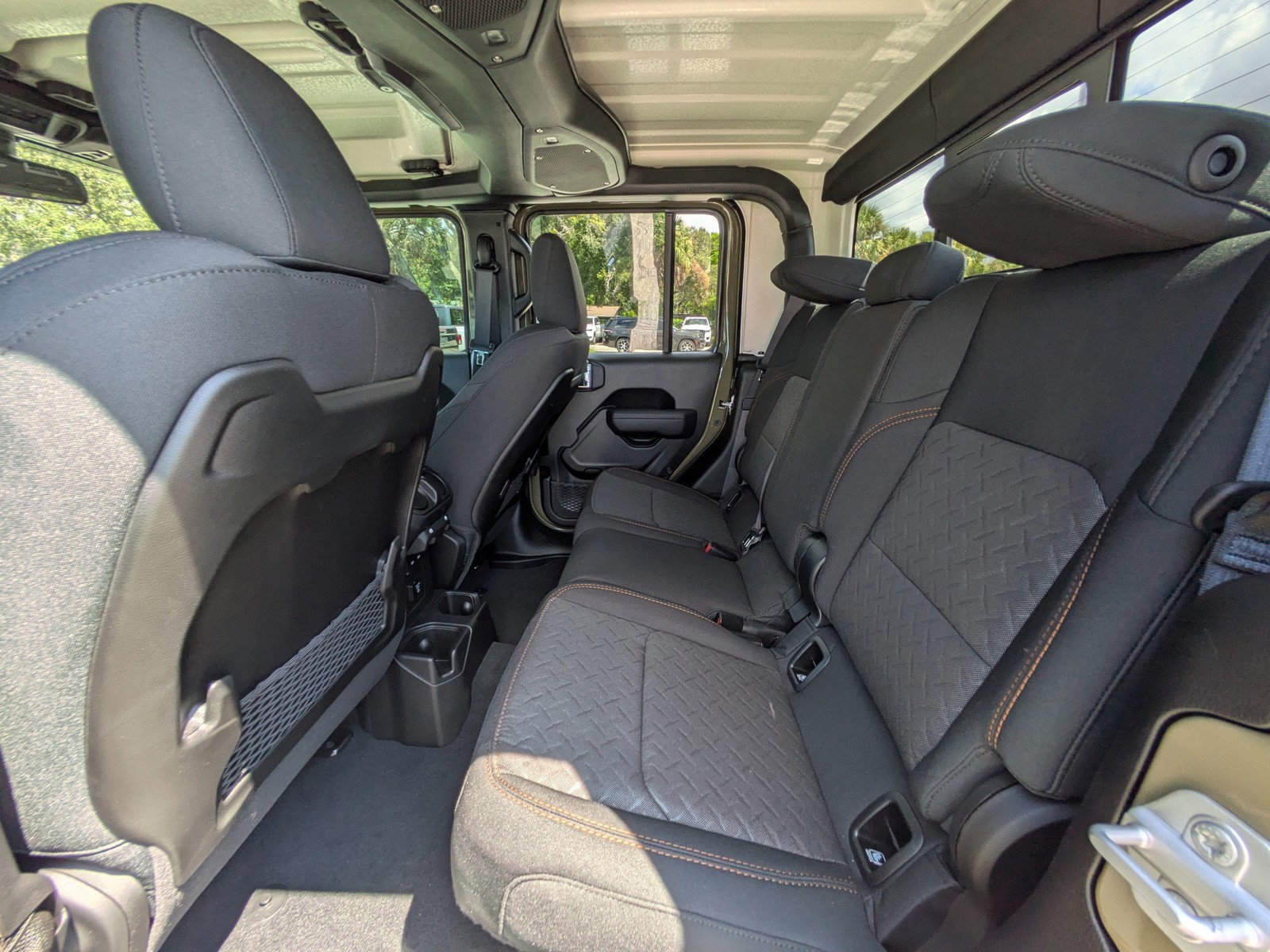 2025 Jeep Gladiator - Photo 12