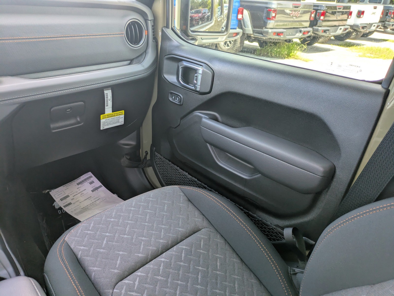 2025 Jeep Gladiator - Photo 15