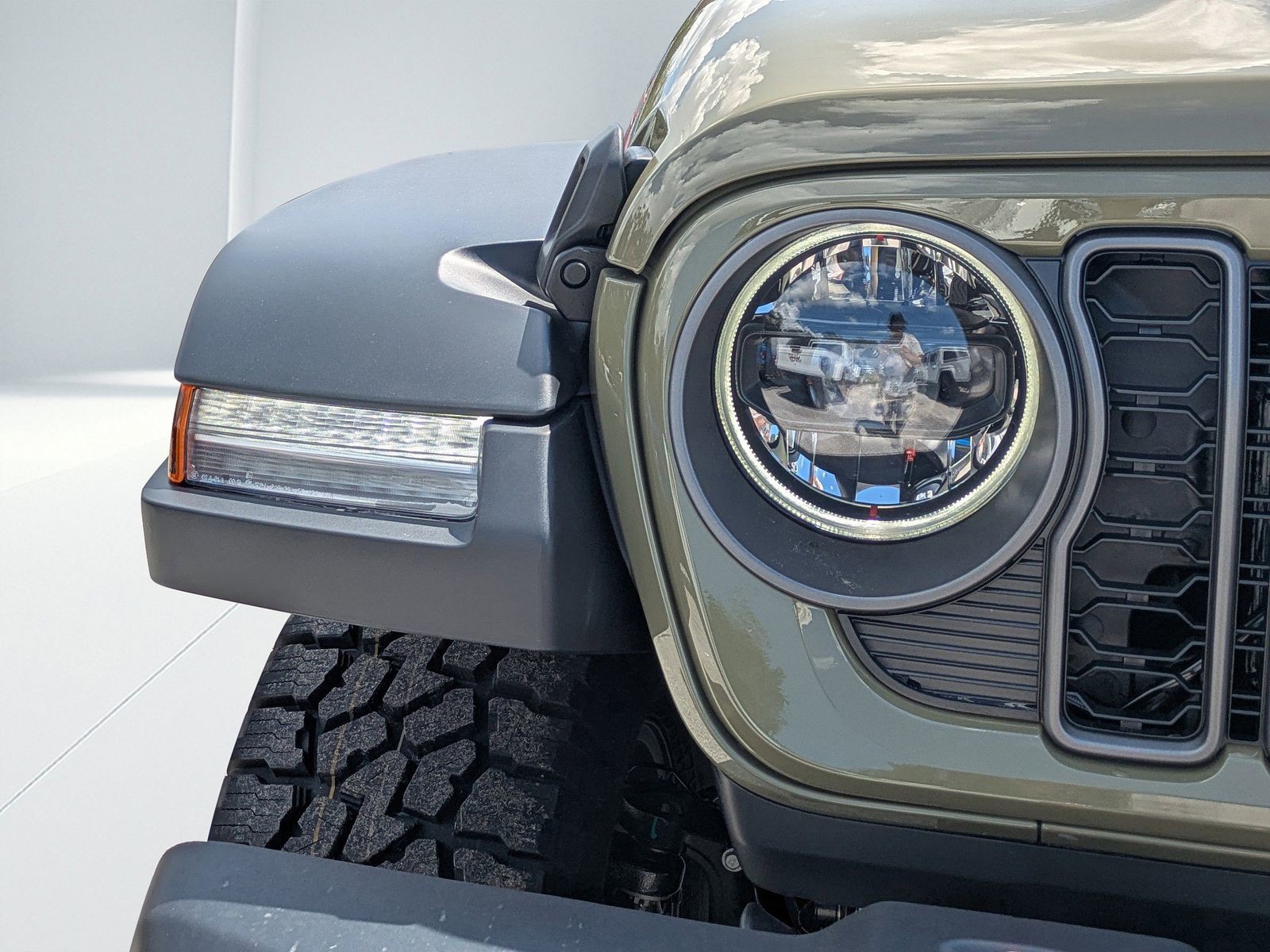 2025 Jeep Gladiator - Photo 8
